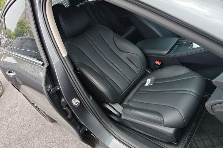 Used Roewe D7 2025 DMH 125km World Champion Edition Right Front Seat