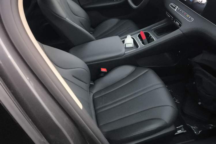 Used Roewe D7 2025 DMH 125km World Champion Edition Right Front Seat