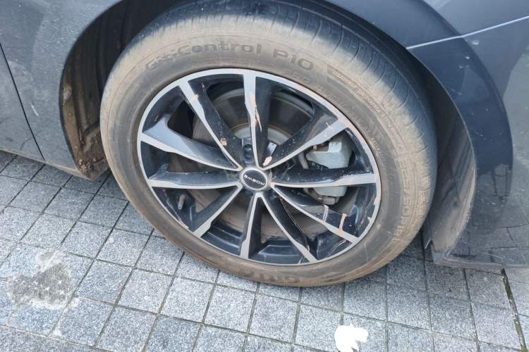 Used Roewe D7 2025 DMH 125km World Champion Edition Right Front Wheel Hub