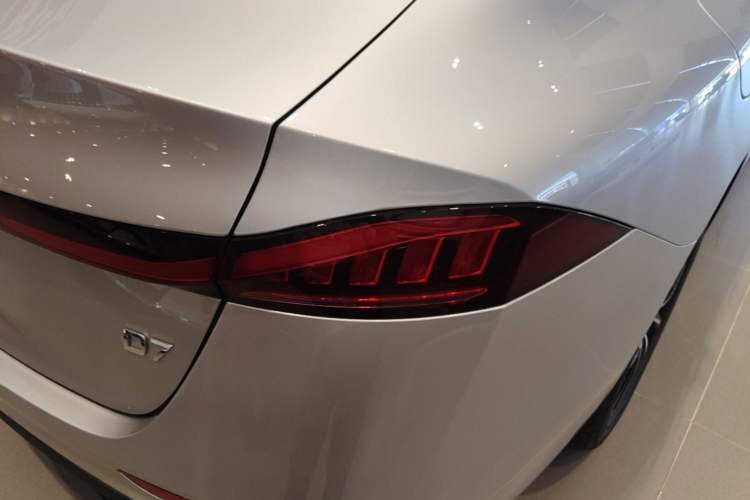 Used Roewe D7 2025 DMH 125km World Champion Edition Right Rear Taillight