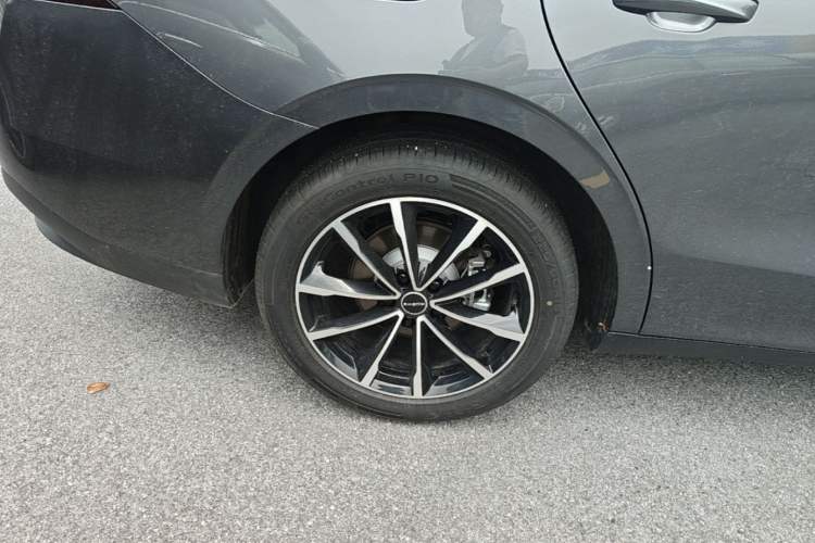 Used Roewe D7 2025 DMH 125km World Champion Edition Right Rear Wheel Hub