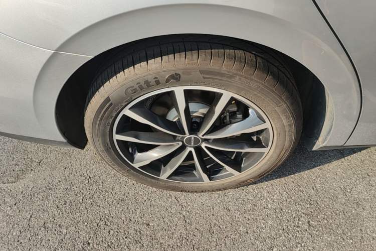 Used Roewe D7 2025 DMH 125km World Champion Edition Right Rear Wheel Hub