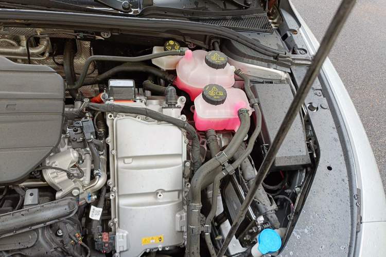 Used Roewe D7 2025 DMH 125km World Champion Edition Engine Bay Left