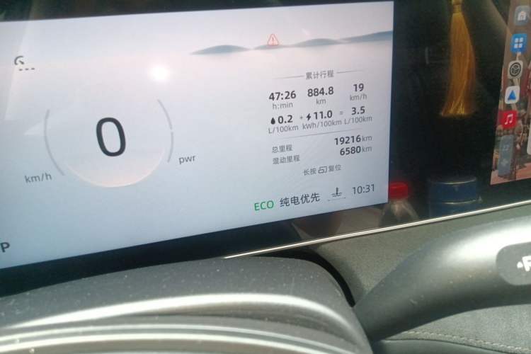 Used Roewe D7 2025 DMH 125km World Champion Excellence Edition Odometer Close Up