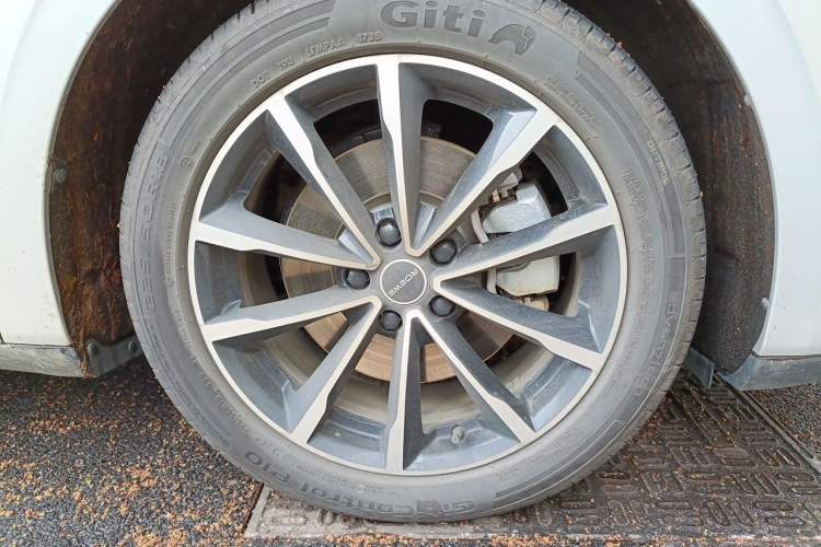 Used Roewe D7 2025 DMH 125km World Champion Edition Right Front Wheel Hub