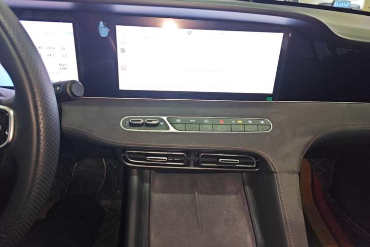 Used Roewe D7 2025 DMH 125km World Champion Excellence Edition Audio And AC Panel