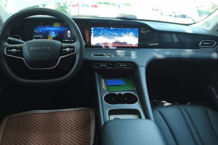 Used Roewe D7 2025 DMH 125km World Champion Edition Center Console