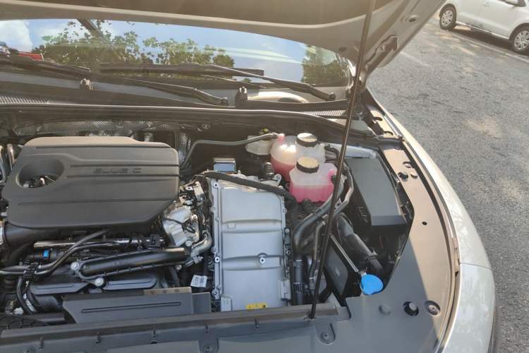 Used Roewe D7 2025 DMH 125km World Champion Edition Engine Bay Left
