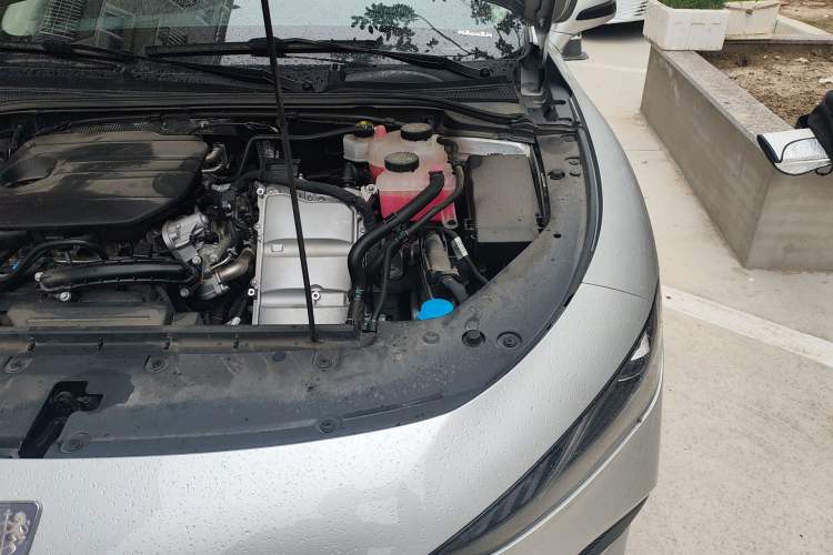 Used Roewe D7 2025 DMH 125km World Champion Edition Engine Bay Left