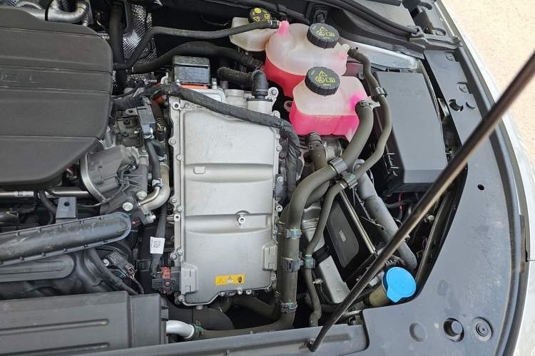 Used Roewe D7 2025 DMH 125km World Champion Edition Engine Bay Left