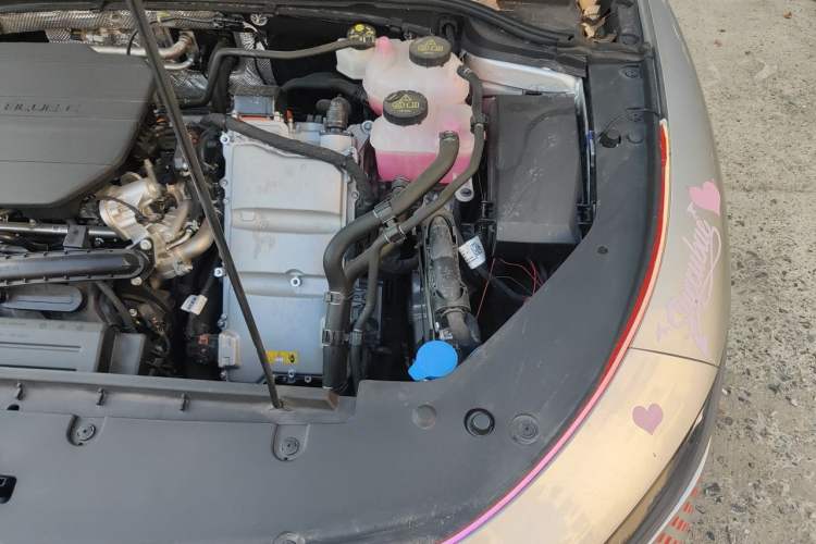 Used Roewe D7 2025 DMH 125km World Champion Excellence Edition Engine Bay Left