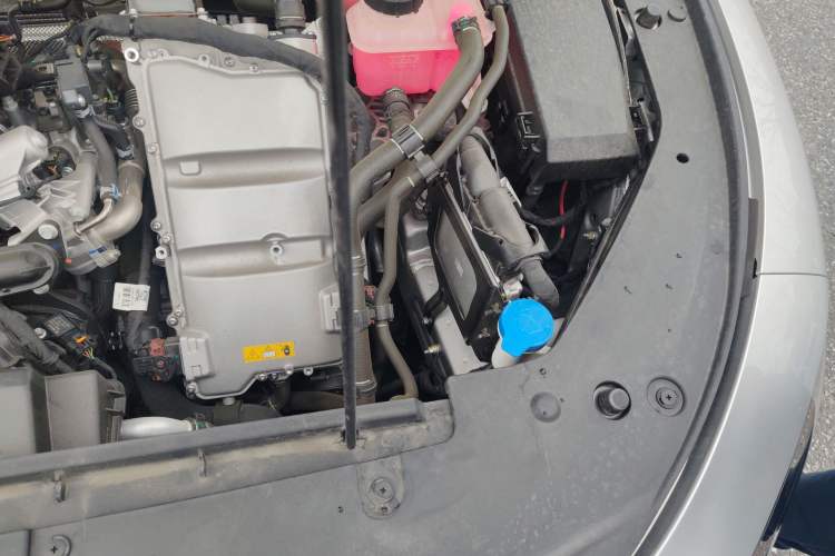 Used Roewe D7 2025 DMH 125km World Champion Excellence Edition Engine Bay Left