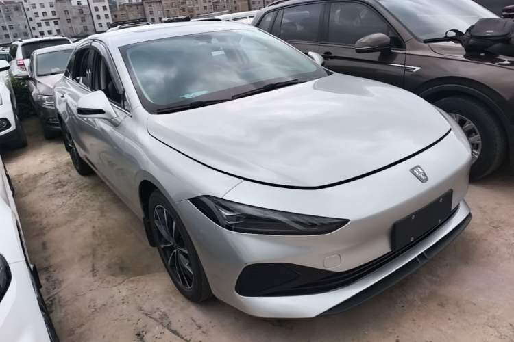 Used Roewe D7 2025 DMH 125km World Champion Edition Front Right 45 Deg