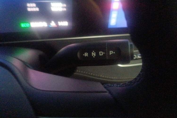 Used Roewe D7 2025 DMH 125km World Champion Excellence Edition Gear Lever