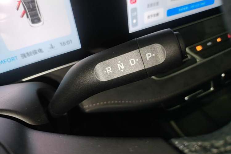 Used Roewe D7 2025 DMH 125km World Champion Excellence Edition Gear Lever