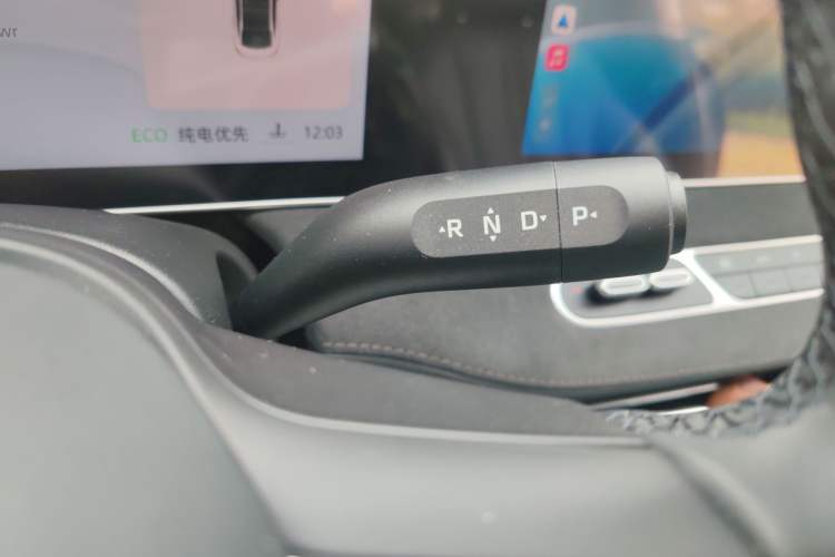 Used Roewe D7 2025 DMH 125km World Champion Excellence Edition Gear Lever