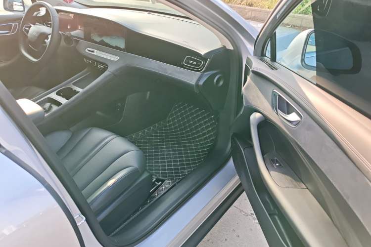 Used Roewe D7 2025 DMH 125km World Champion Excellence Edition Interior 1