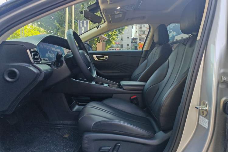 Used Roewe D7 2025 DMH 125km World Champion Edition Interior 2