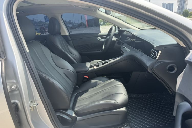 Used Roewe D7 2025 DMH 125km World Champion Excellence Edition Interior 2
