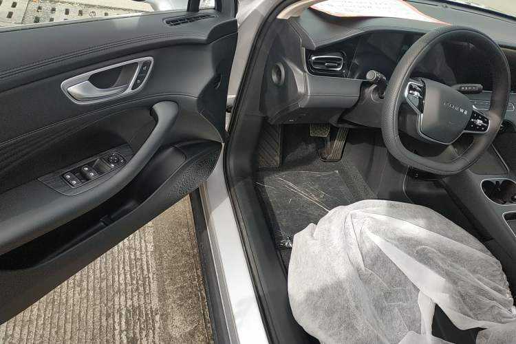Used Roewe D7 2025 DMH 125km World Champion Edition Interior 3