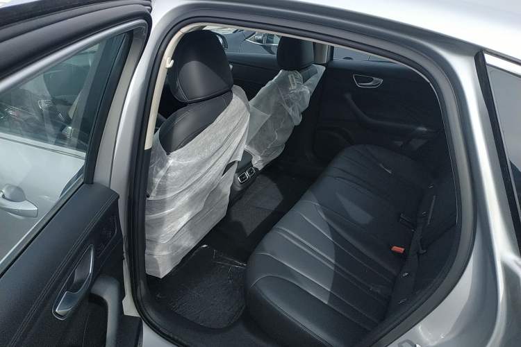 Used Roewe D7 2025 DMH 125km World Champion Edition Interior 4