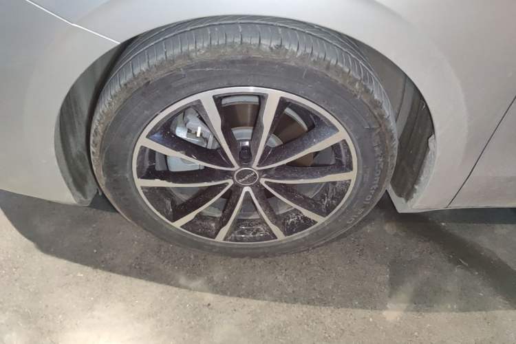 Used Roewe D7 2025 DMH 125km World Champion Edition Left Front Wheel Hub