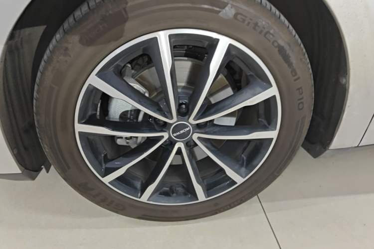 Used Roewe D7 2025 DMH 125km World Champion Excellence Edition Left Front Wheel Hub