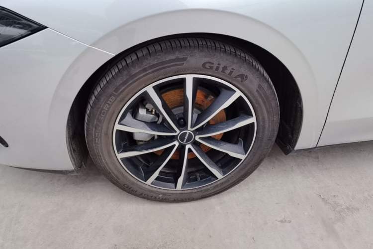 Used Roewe D7 2025 DMH 125km World Champion Edition Left Front Wheel Hub