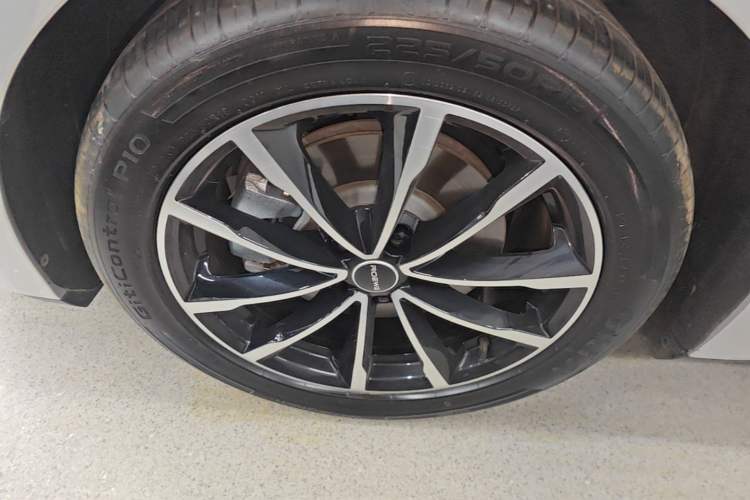Used Roewe D7 2025 DMH 125km World Champion Excellence Edition Left Front Wheel Hub
