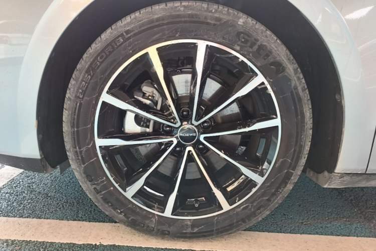 Used Roewe D7 2025 DMH 125km World Champion Excellence Edition Left Front Wheel Hub
