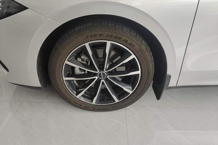 Used Roewe D7 2025 DMH 125km World Champion Excellence Edition Left Front Wheel Hub