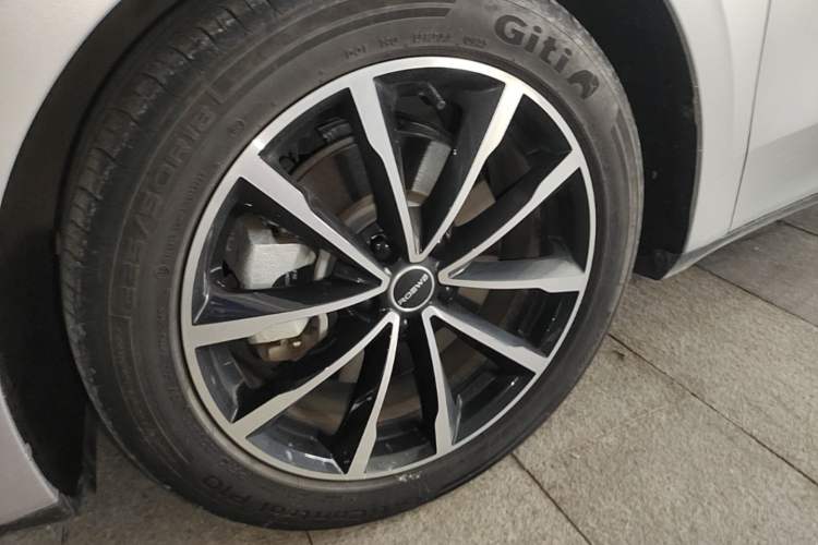 Used Roewe D7 2025 DMH 125km World Champion Edition Left Front Wheel Hub