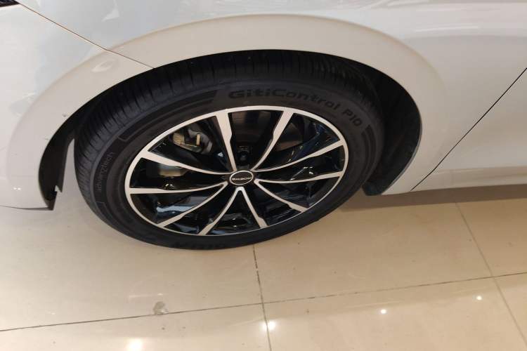 Used Roewe D7 2025 DMH 125km World Champion Excellence Edition Left Front Wheel Hub