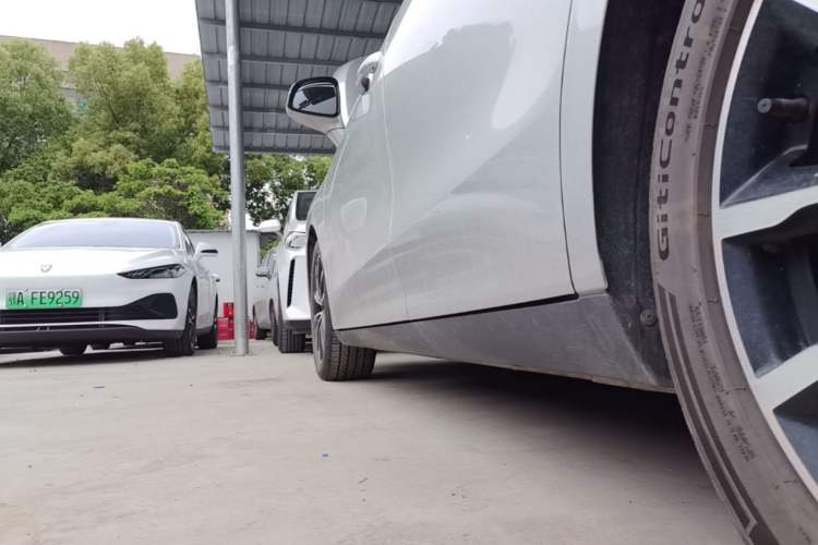 Used Roewe D7 2025 DMH 125km World Champion Edition Left Side Sill
