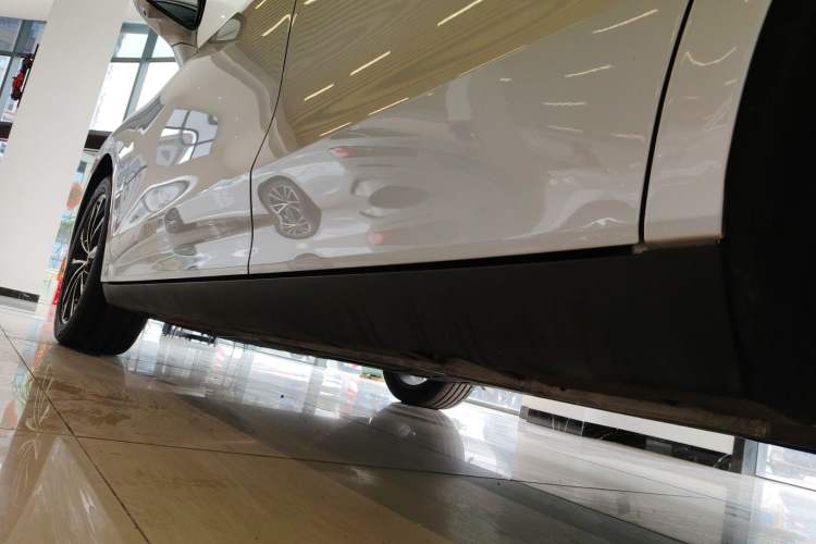 Used Roewe D7 2025 DMH 125km World Champion Excellence Edition Left Side Sill