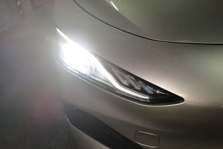 Used Roewe D7 2025 DMH 125km World Champion Excellence Edition Right Front Headlight