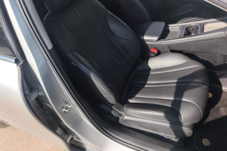 Used Roewe D7 2025 DMH 125km World Champion Edition Right Front Seat