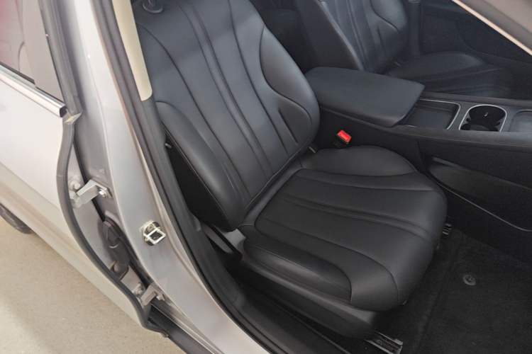 Used Roewe D7 2025 DMH 125km World Champion Excellence Edition Right Front Seat