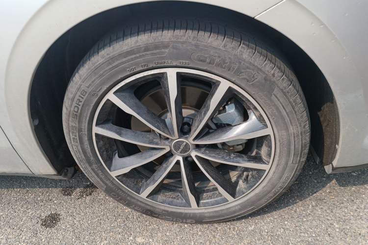 Used Roewe D7 2025 DMH 125km World Champion Edition Right Front Wheel Hub