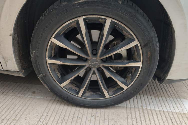 Used Roewe D7 2025 DMH 125km World Champion Edition Right Front Wheel Hub