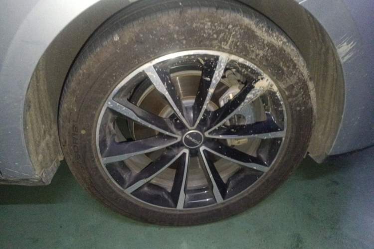 Used Roewe D7 2025 DMH 125km World Champion Excellence Edition Right Front Wheel Hub