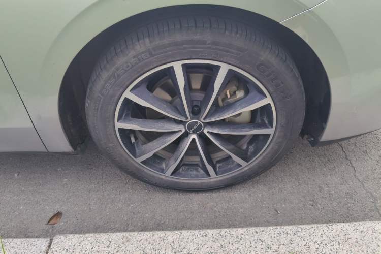 Used Roewe D7 2025 DMH 125km World Champion Edition Right Front Wheel Hub