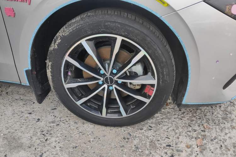 Used Roewe D7 2025 DMH 125km World Champion Excellence Edition Right Front Wheel Hub
