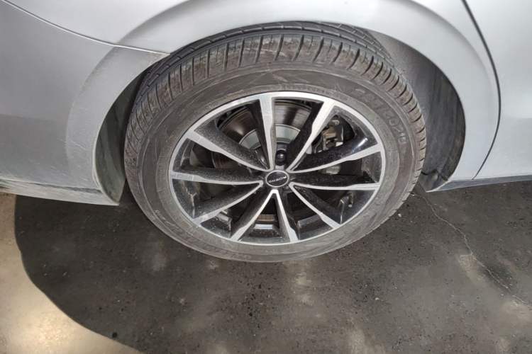 Used Roewe D7 2025 DMH 125km World Champion Edition Right Rear Wheel Hub