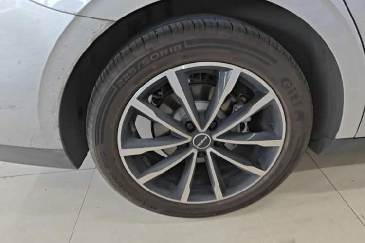 Used Roewe D7 2025 DMH 125km World Champion Excellence Edition Right Rear Wheel Hub