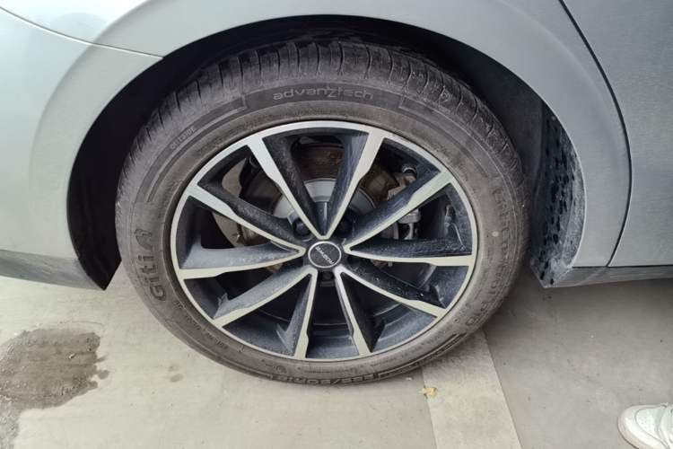 Used Roewe D7 2025 DMH 125km World Champion Edition Right Rear Wheel Hub