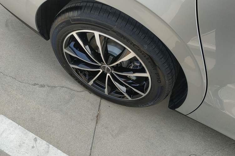 Used Roewe D7 2025 DMH 125km World Champion Excellence Edition Right Rear Wheel Hub