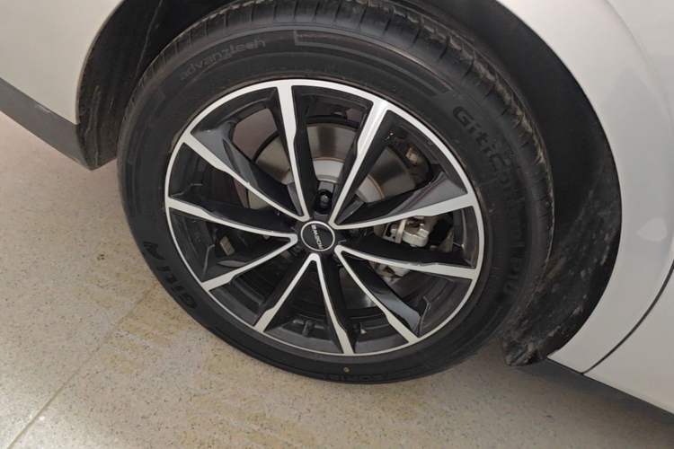 Used Roewe D7 2025 DMH 125km World Champion Excellence Edition Right Rear Wheel Hub