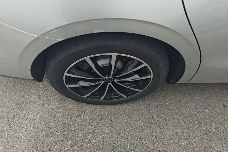 Used Roewe D7 2025 DMH 125km World Champion Edition Right Rear Wheel Hub