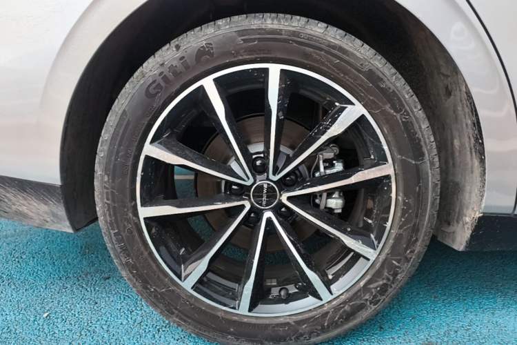 Used Roewe D7 2025 DMH 125km World Champion Excellence Edition Right Rear Wheel Hub